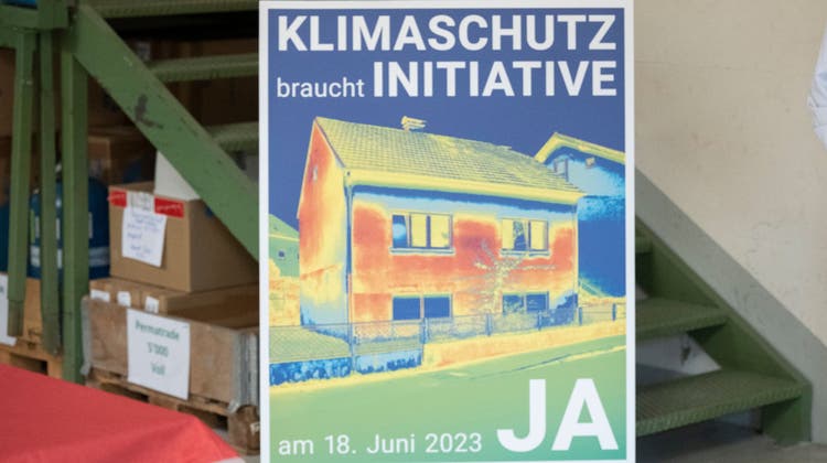 Das Plakat zur Aargauischen Klimaschutzinitiative. (Bild: Alex Spichale)
