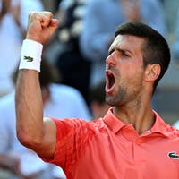 Novak Djokovic kassiert Pfiffe und steht im Final der French Open – Carlos Alcaraz plagen Krämpfe