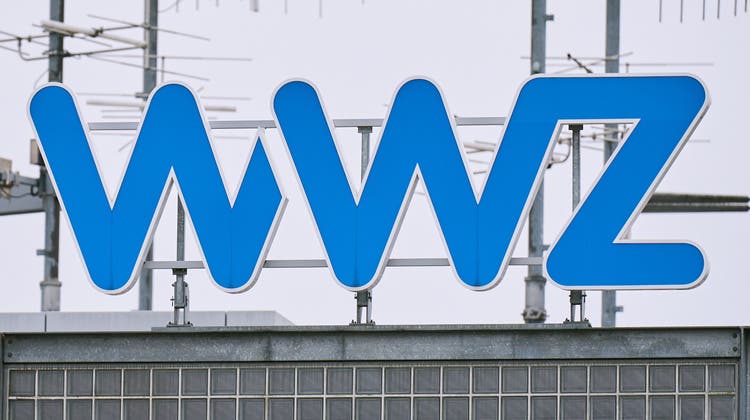 Bild des WWZ-Logos und Gebäude am Hauptsitz; Chollerstrasse 24 in Zug im Herbst.Wirtschaftsbeilage Bildauftrag. (Mathias Blattmann (zug / Zuger Zeitung)