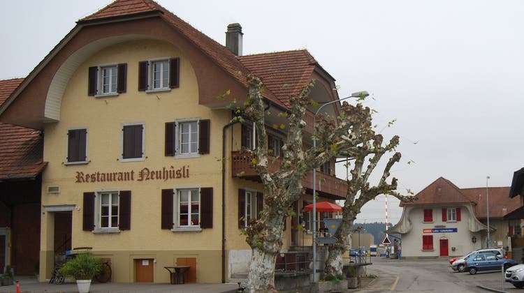 Das Restaurant Neuhüsli beim Bahnhof Lohn-Lüterkofen ist seit zwei Jahren geschlossen. (Foto: Stefan Luterbacher)