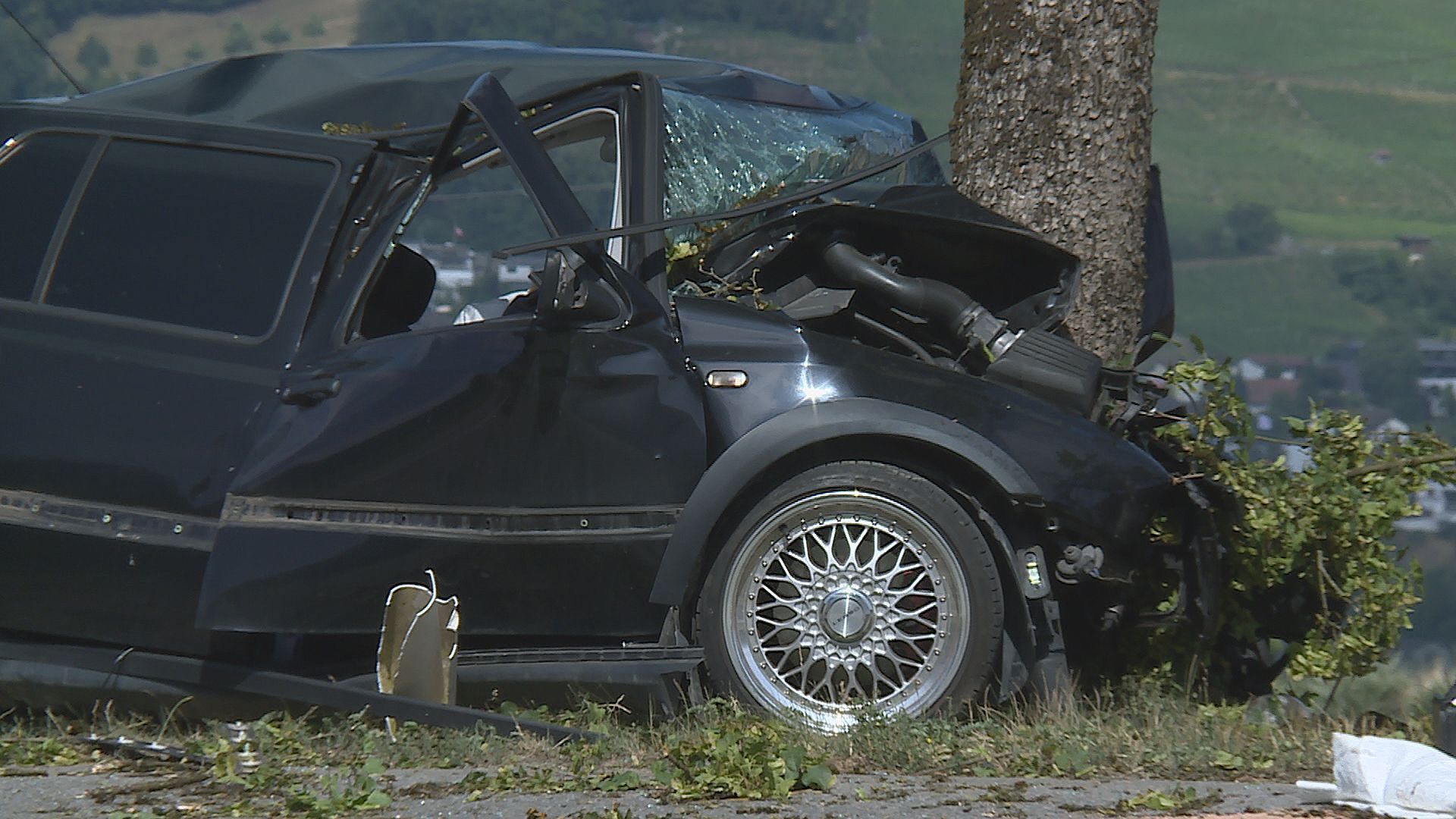 Nach Kollision: Autofahrer Wird Schwerverletzt Ins Spital Geflogen