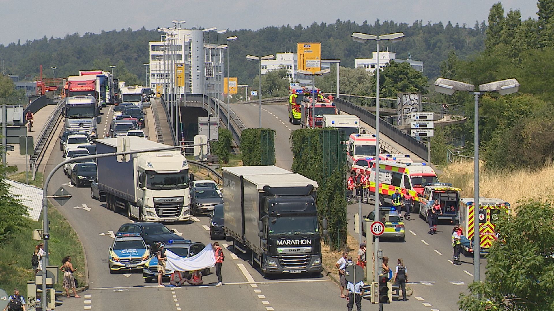 Klimakleber In Konstanz - Bilder Von Der Klima-Aktion In Konstanz Und ...