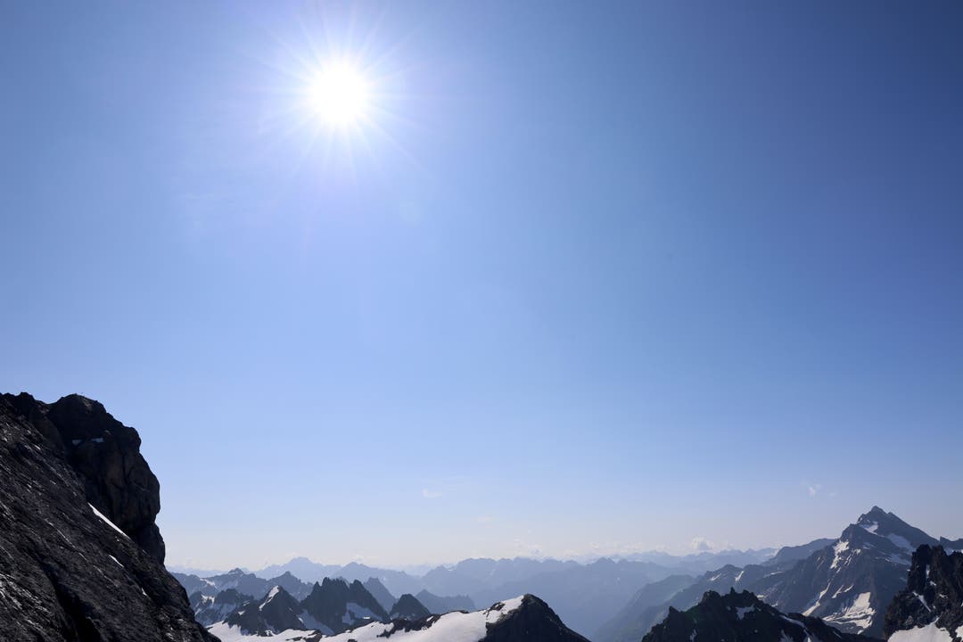 Atemberaubende Aussicht vom Titlis auf die Urner und Glarner Berge.