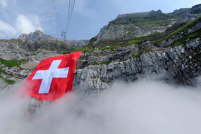 Auch dieses Jahr soll die Schweizer Fahne wieder am Säntis prangen.