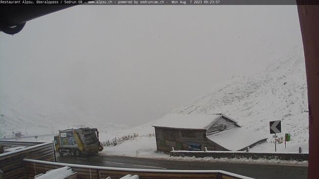 The Oberalp Pass webcam showed snow-covered slopes on Monday.