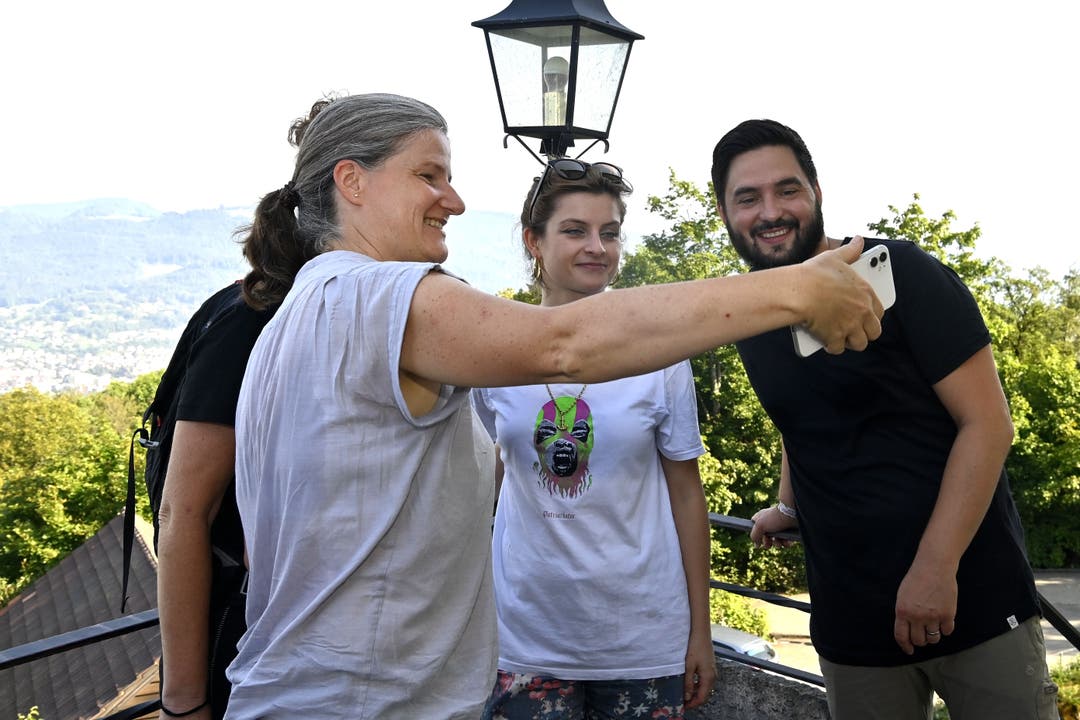 Nadine Vögeli beim Selfie mit Mia Jenny (Mitte) und Cedric Wermuth.
