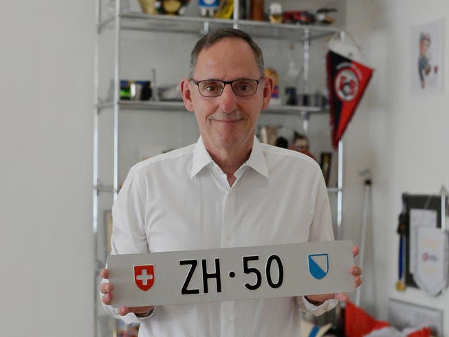 Regierungsrat Mario Fehr (parteilos) mit der Autonummer «ZH 50».