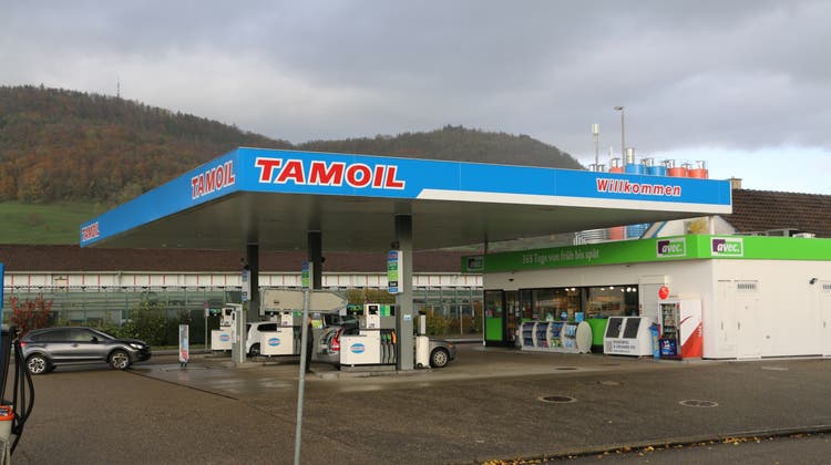 Auf den Avec-Shop der Tamoil-Tankstelle in Frick fanden 2019 gleich zwei Überfälle statt. (Bild: Dennis Kalt)