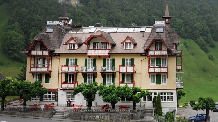 Das Hotel Alpenhof in Melchtal. (Archivbild: Boris Bürgisser)
