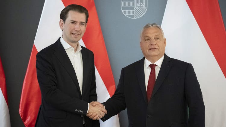 Sebastian Kurz (links) bei einem der Auftritte mit Ungarns Premier Viktor Orban. (Bild: Vivien Cher Benko/Hungarian Pm's / EPA)