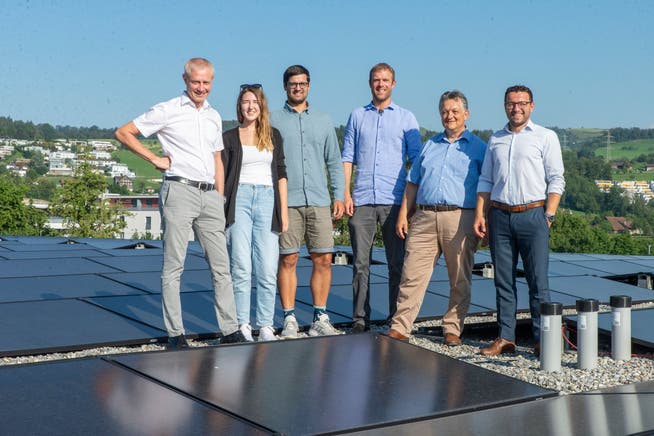 Die Energie- und Klimakommission hat die Solarcheck-Aktion initiiert (von links): René Strehler (Abteilungsleiter Planung / Bau), Michèle Bösiger (Energiebeauftragte), Fabian Trinkler, Hannes Wettach, Stefan Doppmann und Gemeinderat Zari Dzaferi.