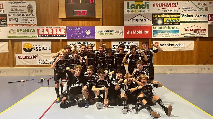 Die U18 von Unihockey Mittelland gewinnen die Schüpbach-Trophy