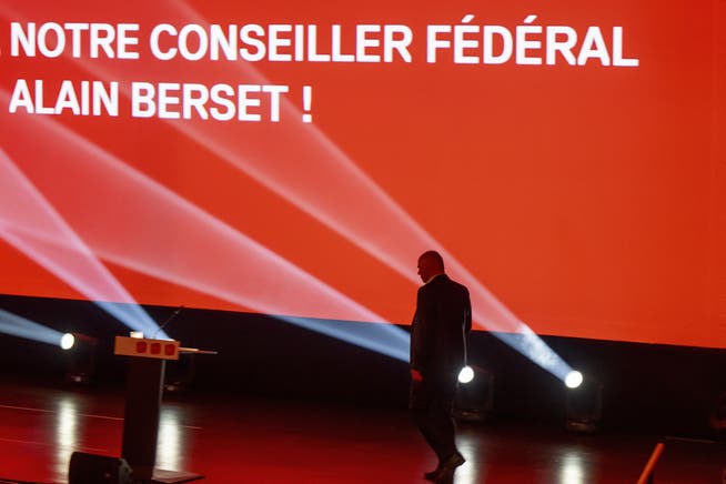 Alain Berset takes his hat off: Now his party wants to find the successor. 