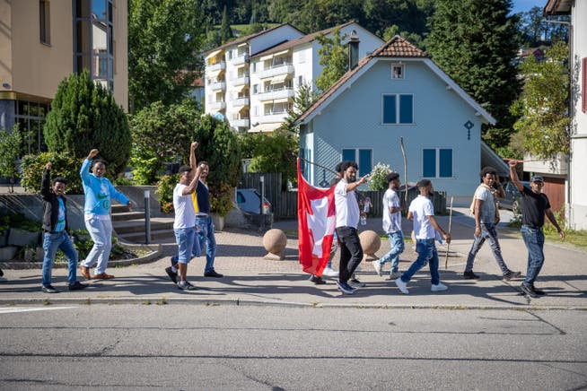 Die Eritreer marschierten Anfang September jubelnd durch Oberuzwil, nachdem das Festival abgesagt worden war.