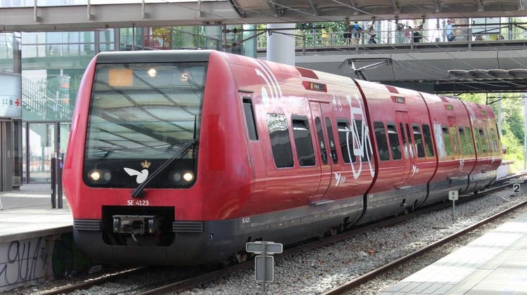 Einer der vierteiligen S-Bahn-Züge des Kopenhagener Vorortverkehrs, der zugunsten neuer Fahrzeuge weichen soll. (Bild: Kurt Rasmussen)