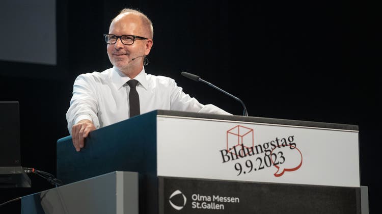 In seinen verbleibenden acht Monaten Amtszeit will Stefan Kölliker den Lehrpersonen des Kantons St.Gallen Entlastung bieten. (Bild: Michel Canonica)