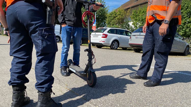 Die Kapo Solothurn wird weiter Spezialkontrollen von E-Scootern durchführen. (zvg)