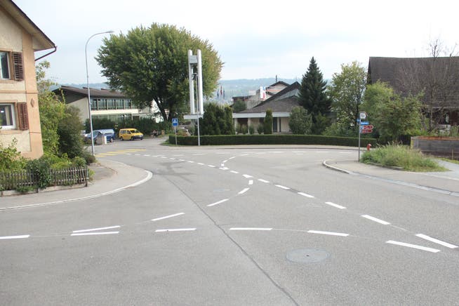 Seit zwei Wochen markieren Linien am Boden die Rechtsvortritte in Rottenschwil. Zuvor war vielen nicht klar, welche Regelung dort gilt. 