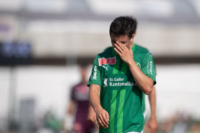 Bedient: Mattia Zanotti und der FC St. Gallen blamieren sich in Delémont.