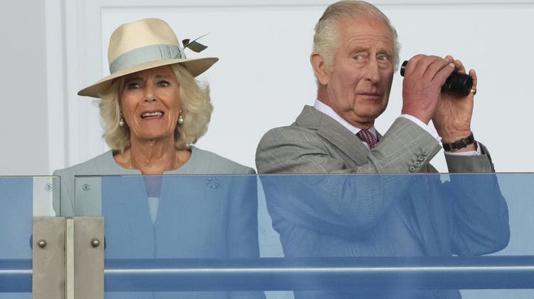 Königin Camilla und Charles III. am Samstag am Pferderennen in Doncaster. (Bild: Keystone)