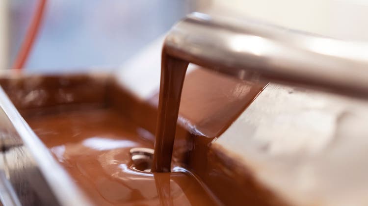 Die Schweizer Schokoladenproduktion könnte sich verteuern. (Bild: Gaetan Bally / Keystone)