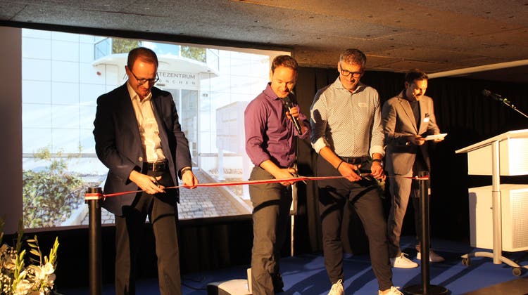 Eröffnung des Ärztezentrums Grenchen durch Marc Rüfenacht, Raphael Tièche und Daniel Zumbach am 20. September 2023 (Bild: Andreas Toggweiler)