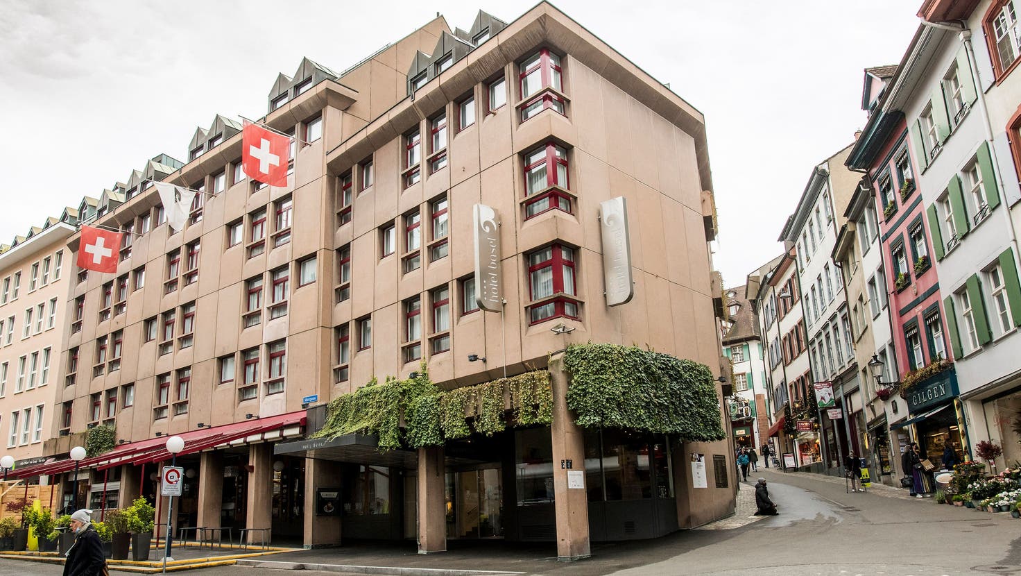 Die Hotel Basel AG deponiert ihre Bilanz. Das Hotel schliesst per 30. September, die Gastro-Betriebe am Freitag. (Bild. Nicole Nars-Zimmer)