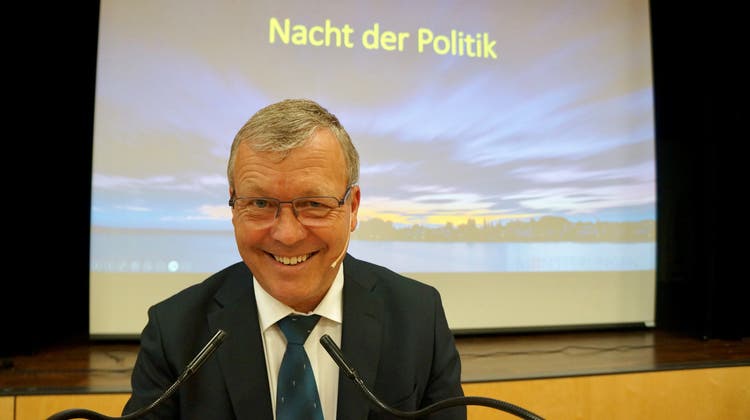 Gemeindepräsident Hans-Jörg Saner informierte in Münsterlingen. (Bild: Inka Grabowsky)