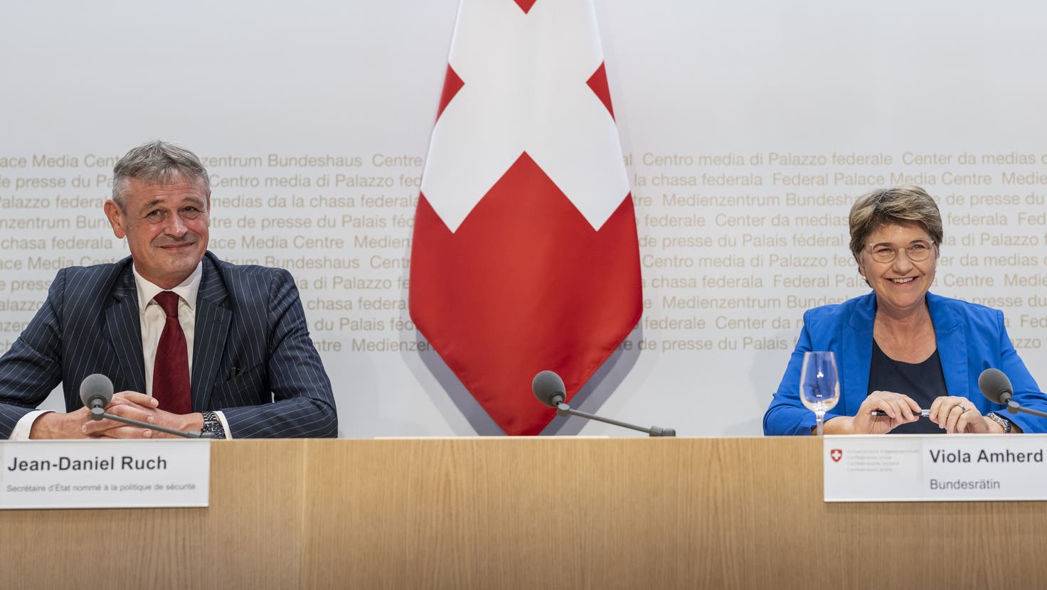 Unerwartete Wahl: Viola Amherd stellt Mitte September Jean-Daniel Ruch als Staatssekretär für Sicherheitspolitik vor. (Bild: Keystone)
