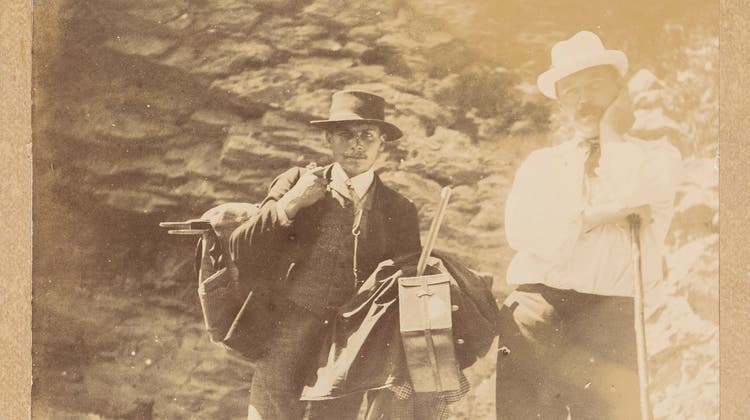 Das Bild zeigt Arthur Conan Doyle mit seinem Führer bei der Überquerung des Gemmipasses im Sommer 1893. (Bild: Bibliothèque cantonale et universitaire – Lausanne, Fonds Sir Arthur Conan Doyle, IS 4314/5/1/3)