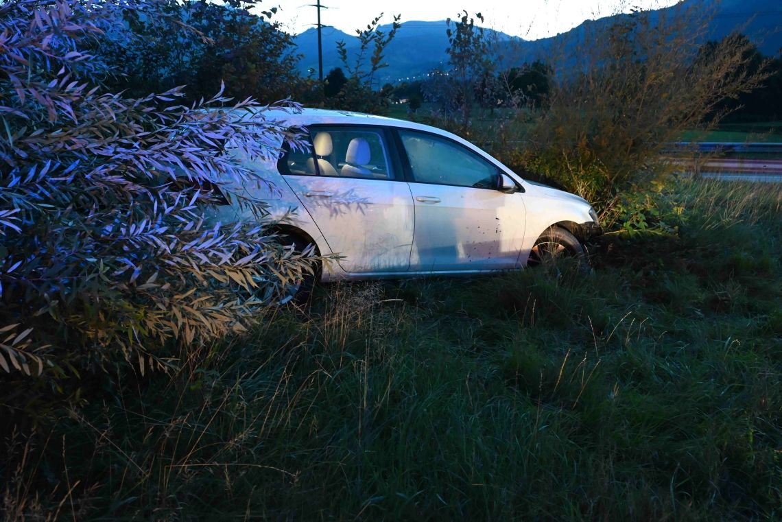 Salez: Alkoholisierter Autofahrer Verunfallt Auf Der A13