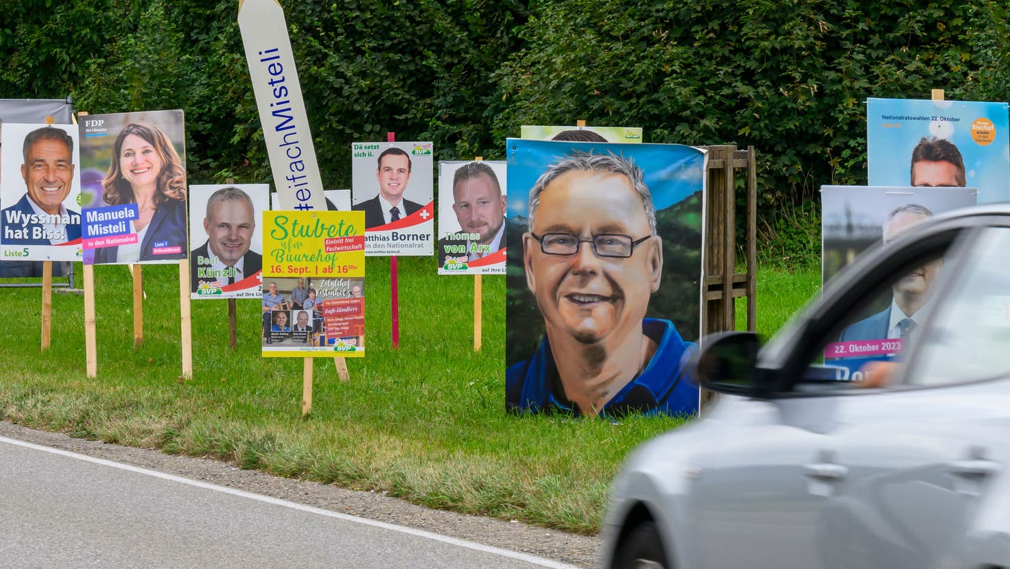 Für Plakate und weitere Wahlkampfmittel fliessen in der Schweiz derzeit Dutzende Millionen. (Bild: Bruno Kissling)