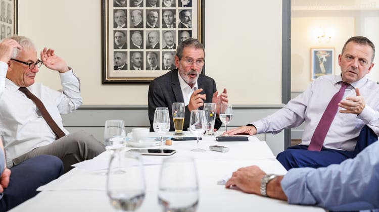 Lebhafte Diskussion im «Bundesratssääli» (von links):  Nationalrat Kurt Fluri (FDP), Ständerat Roberto Zanetti (SP) und Nationalrat Walter Wobmann (SVP). (Bild: Hanspeter Bärtschi)