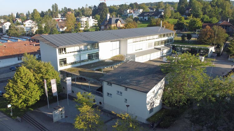 Das Berufsbildungszentrum für Bau und Mode in Kreuzlingen. (Bild: Mario Testa)