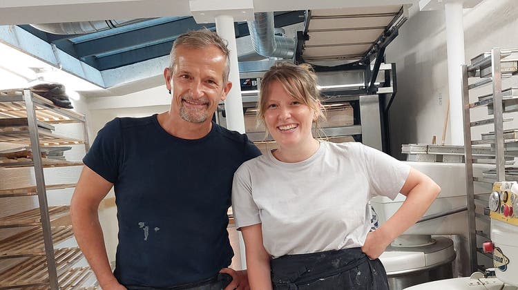 Nora und Jörn Ridder haben jüngst ihre Bäckerei Brotalgut in Konstanz eröffnet. Hier stehen sie in ihrer neuen Produktionsstätte. (Bild: Kirsten Astor/Südkurier)