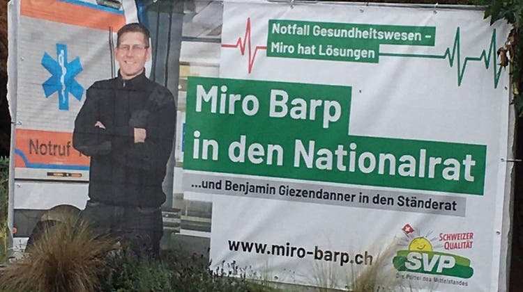 Diese Blache mit der Wahlwerbung für Miro Barp steht in Brugg-Lauffohr. (Bild: zvg)