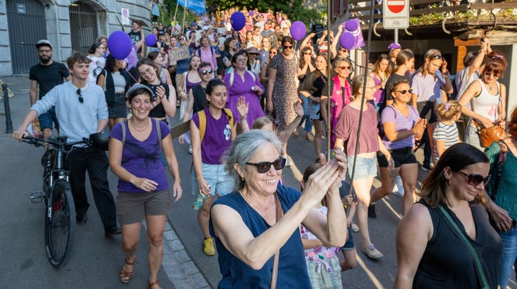 Am 14. Juni zogen die Streikenden durch die Frauenfelder Strassen. (Bild: Arthur Gamsa)