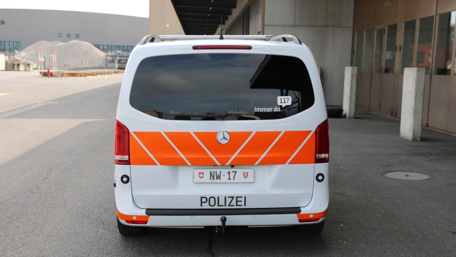 Einsatzfahrzeug der Kantonspolizei Nidwalden, Polizeiauto, Polizeiwagen, Teaserbild, Symbolbild (Leser: Sven Von Holzen / Luzerner Zeitung)