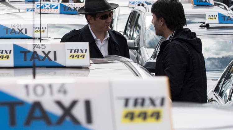 Neue Verordnungen und Reglemente im Rahmen des Taxigesetzes treten Anfang 2024 in Kraft. (Bild: Ennio Leanza/Keystone)