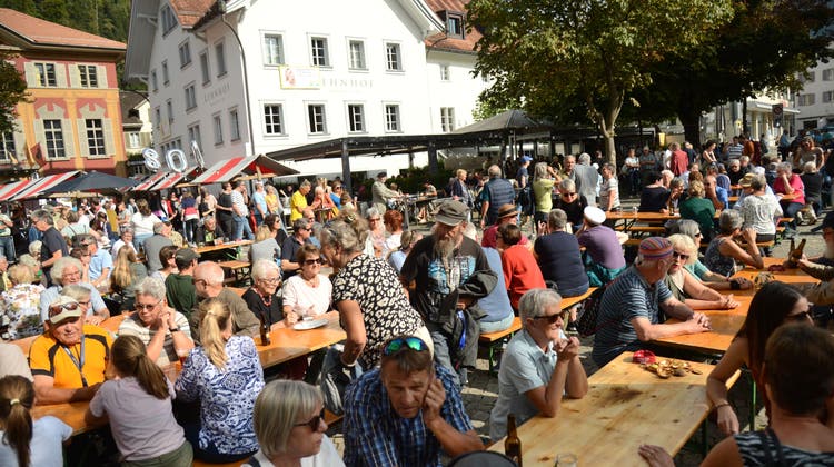 Das Fest lockte Hunderte Besucherinnen und Besucher aufs Unterlehn. (Bild: Urs Hanhart (Altdorf, 30. 9. 2023))