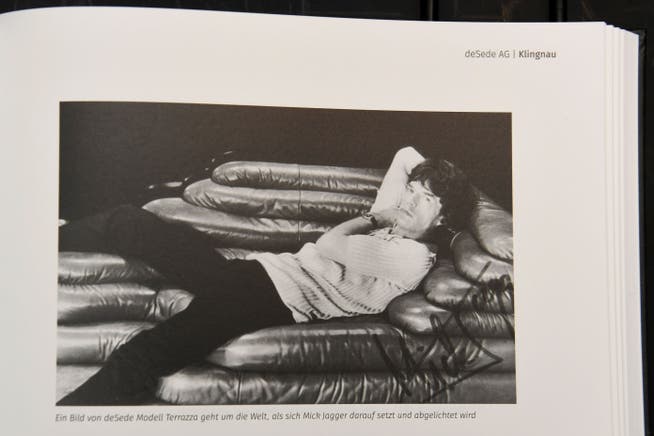 In Buch von Arthur Schneider über die Holzindustrie im Unteren Aaretal ist auch Mick Jagger von den Rolling Stones auf dem DS-1025 abgelichtet.