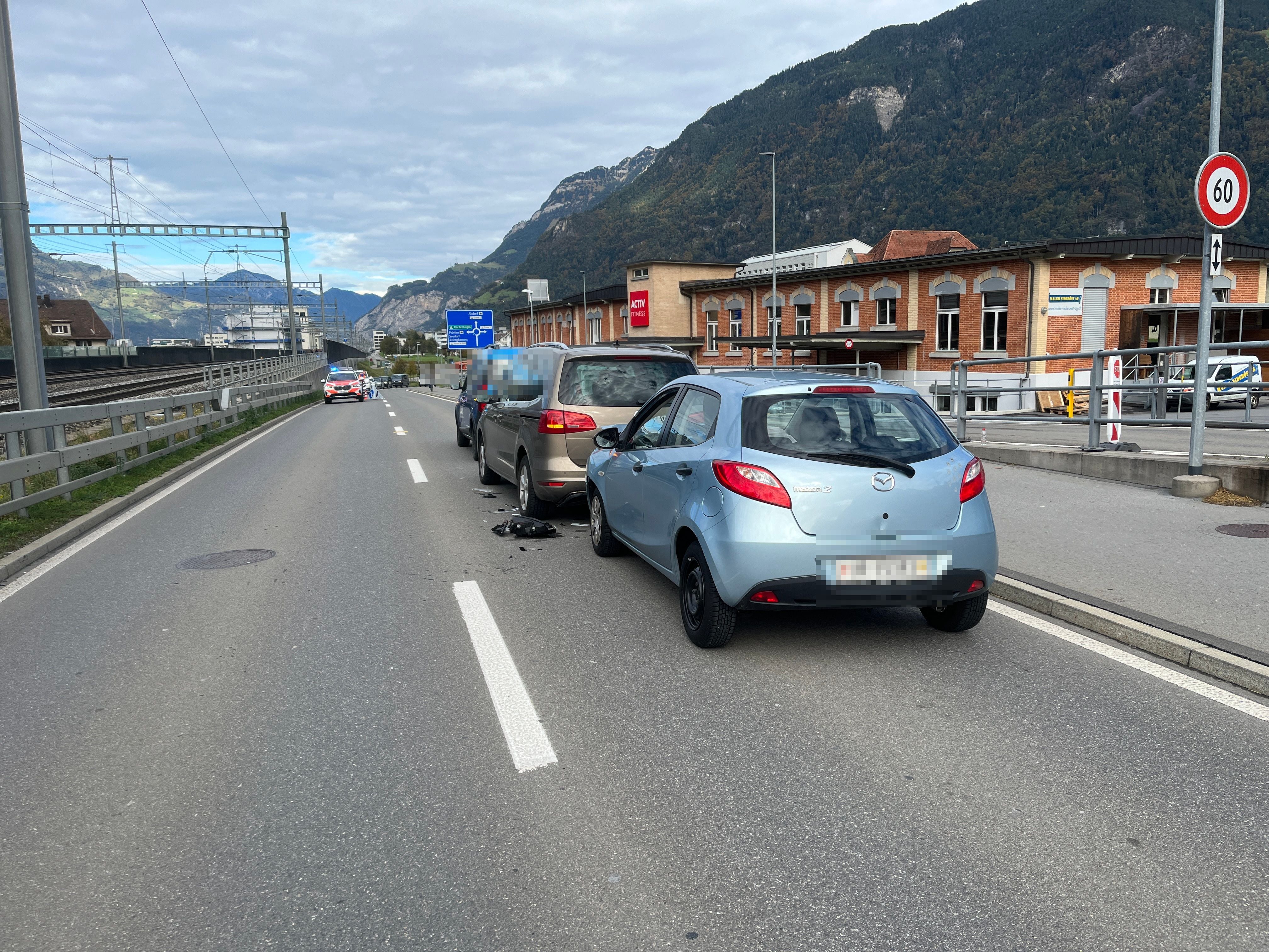 Altdorf: Zwei Verletzte Personen Bei Auffahrunfall Mit Drei Autos