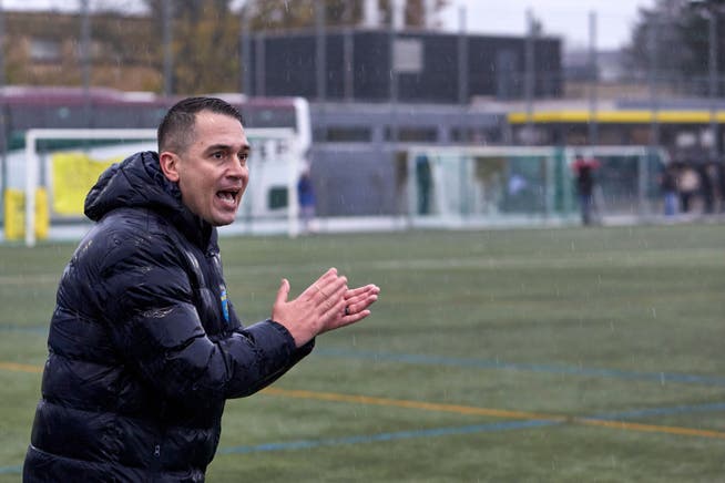 «Ein Spiel war unmöglich.» Schlierens Trainer Alessandro Vicedomini begründet die Absage vom Samstag mit einem unbespielbaren Kunstrasen.