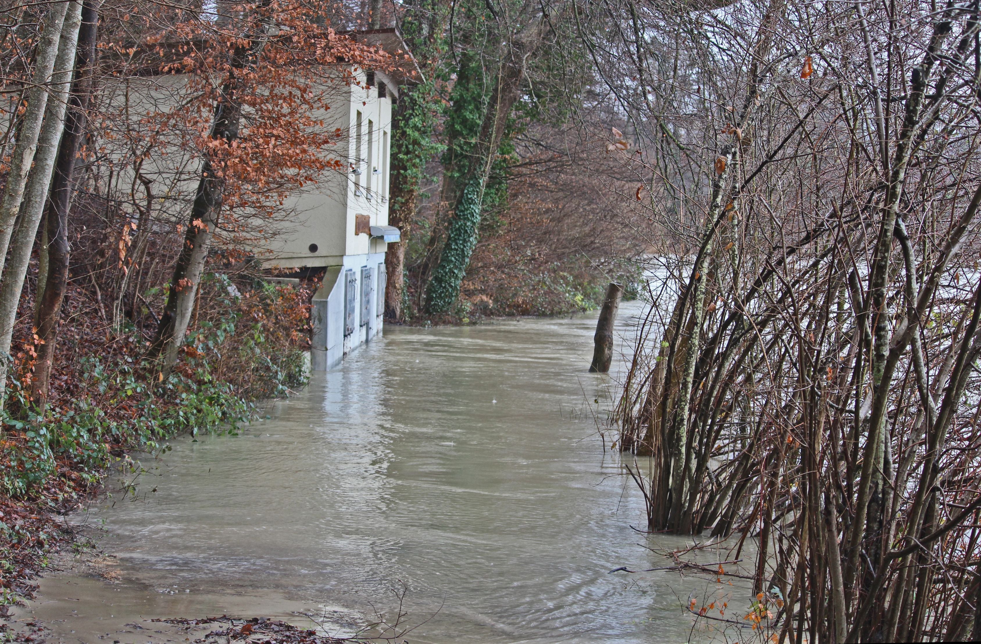 Hochwasser-Lage Im Aargau: Schutzmassnahmen In Brugg Und Aarau