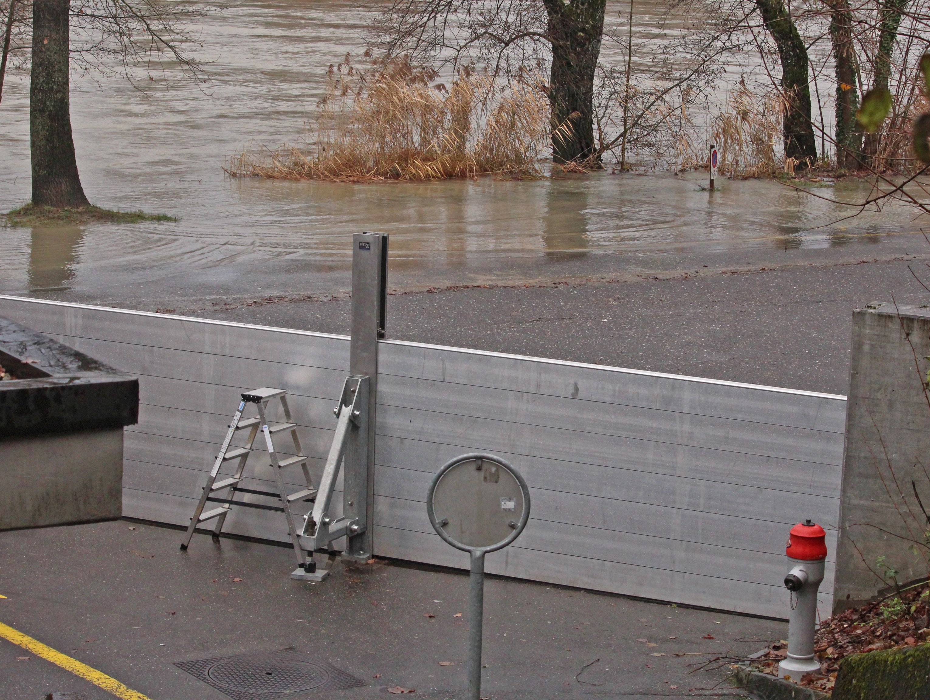 Hochwasser-Lage Im Aargau: Schutzmassnahmen In Brugg Und Aarau