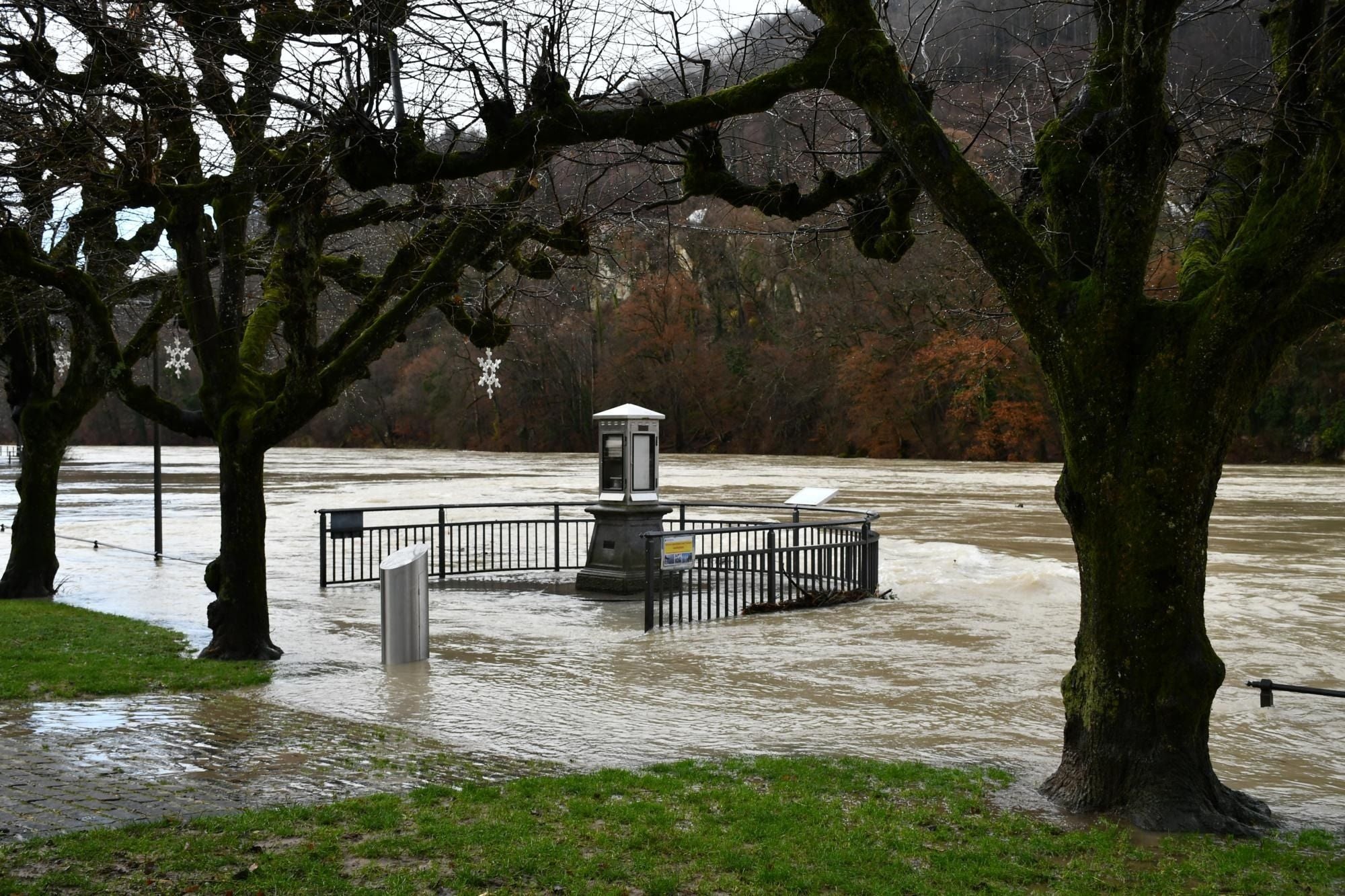 Hochwasser-Lage Im Aargau: Schutzmassnahmen In Brugg Und Aarau