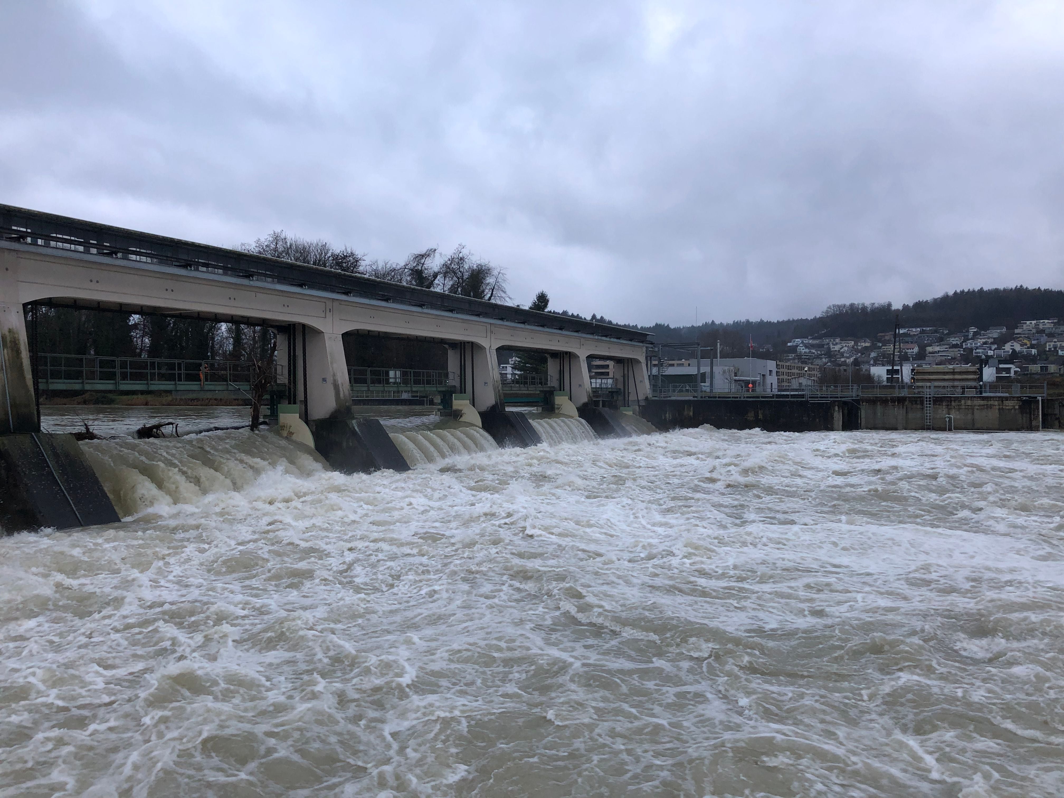 Hochwasser-Lage Im Aargau: Schutzmassnahmen In Brugg Und Aarau