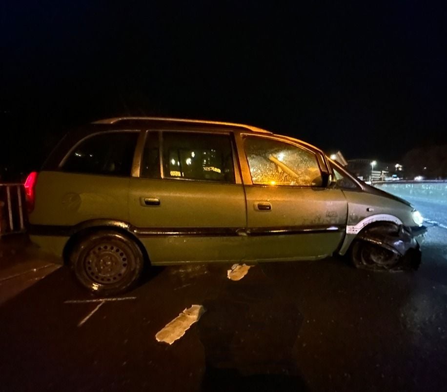 Unfall Sarnen: Angetrunkener Autofahrer Fährt In Brückengeländer