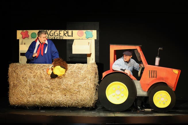 Am Läggerli 2024 parodieren Almi und Rolf Boss einen Waggis und einen Bauern, der erstmals an der Fasnacht den Traktor lenkt.