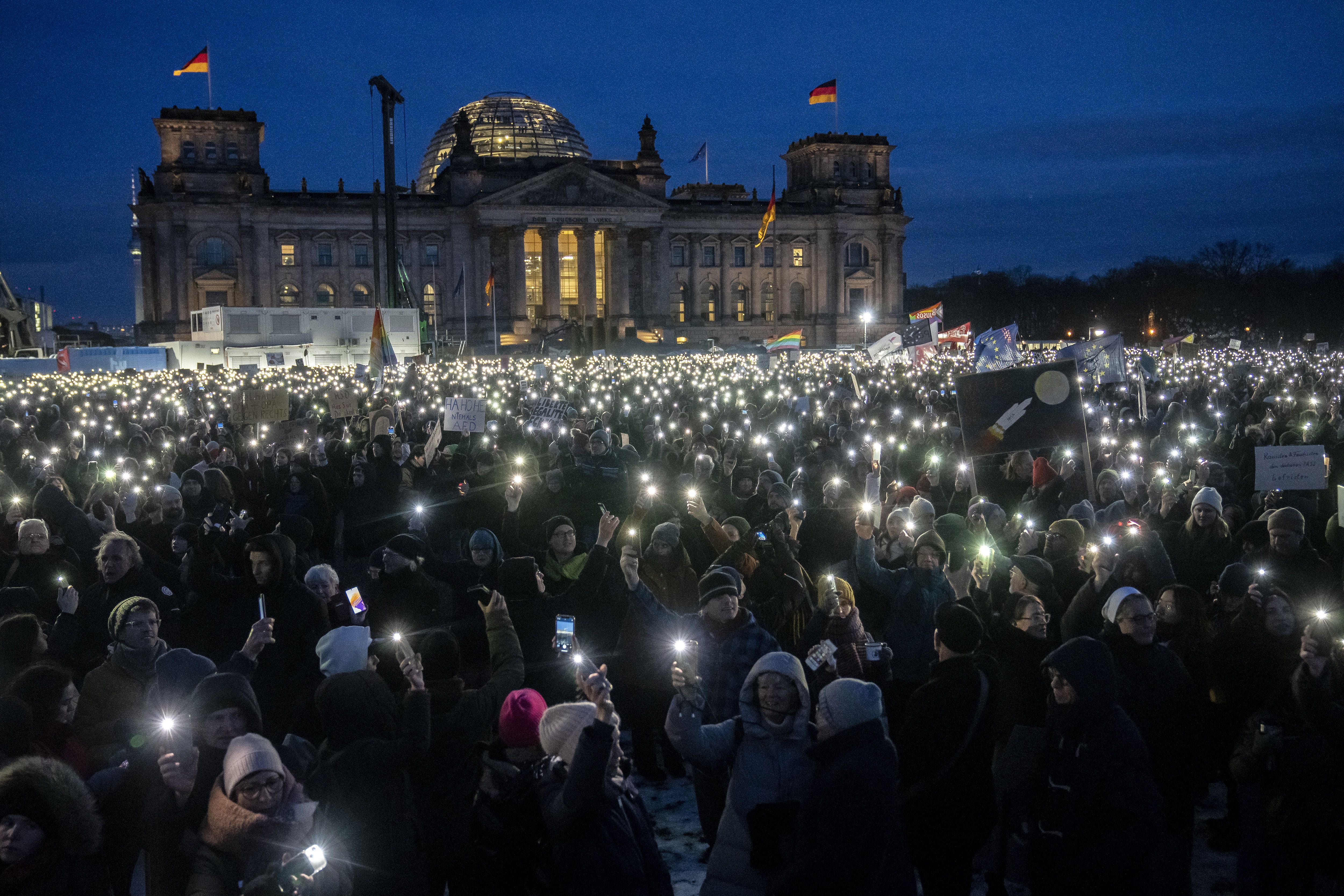 Hunderttausende Demonstrieren In Deutschland Gegen Rechts